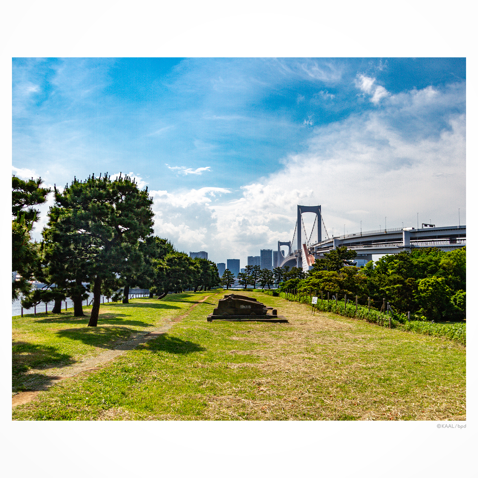 台場公園にある大砲の砲台、台場